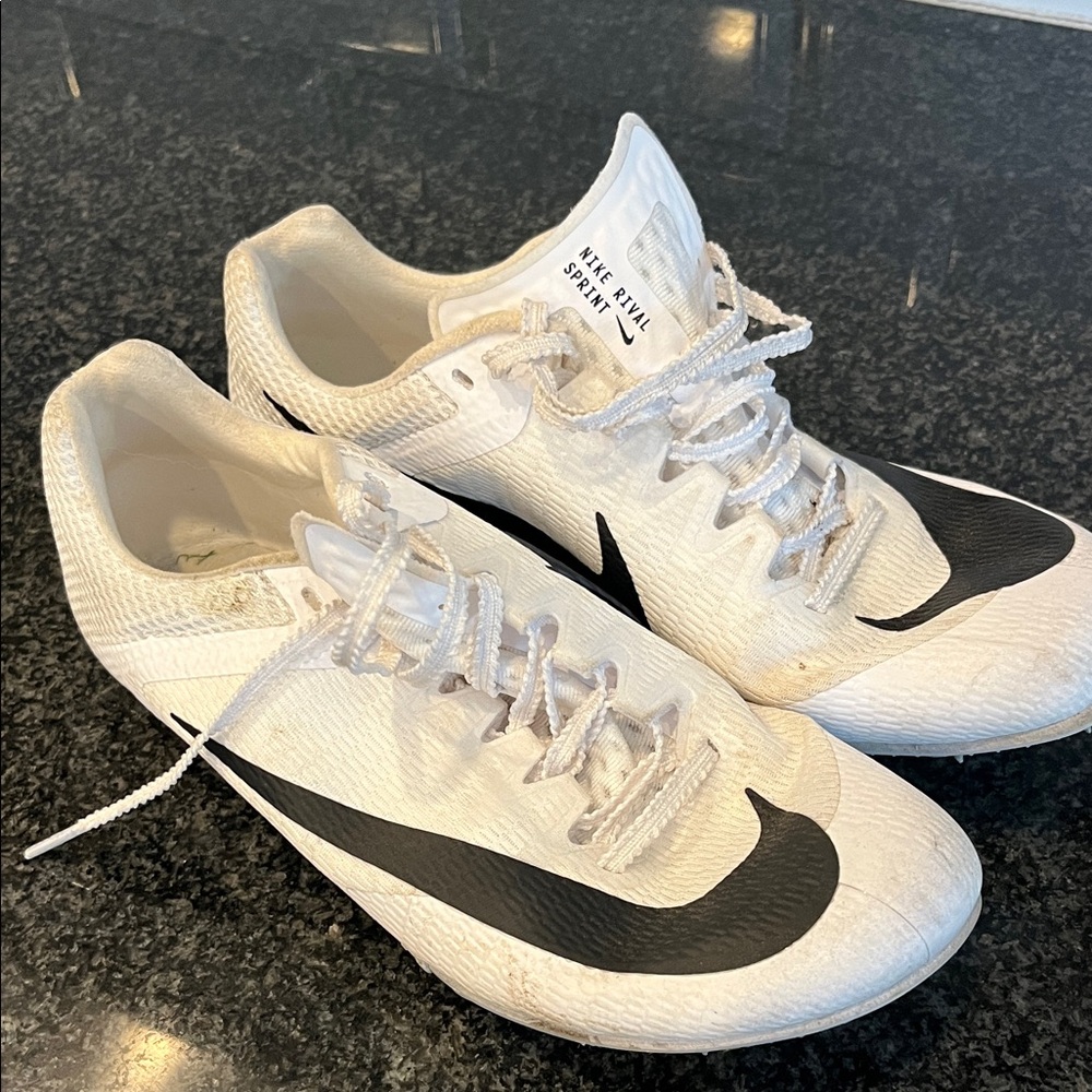 Nike Rival Track Spikes Size 6 White and Black